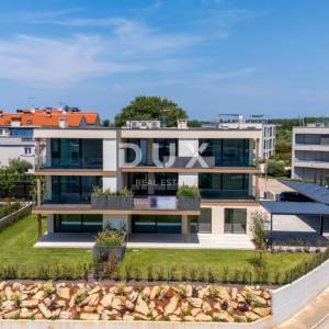 ISTRA, NOVIGRAD - Stan s vrtom u luksuznoj novogradnji