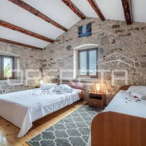 Istra, okolica Poreča – kuća za dugoročni najam s bazenom