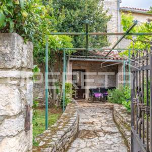 Istra, okolica Poreča – kuća za dugoročni najam s bazenom