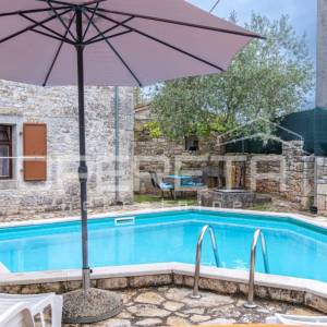 Istra, okolica Poreča – kuća za dugoročni najam s bazenom