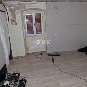 ISTRA, PAZIN - Samostojeća kamena kuća za djelomičnu adaptaciju