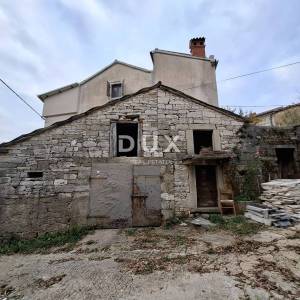 ISTRA, PAZIN - Samostojeća kamena kuća za djelomičnu adaptaciju