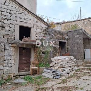 ISTRA, PAZIN - Samostojeća kamena kuća za djelomičnu adaptaciju