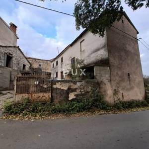 ISTRA, PAZIN - Samostojeća kamena kuća za djelomičnu adaptaciju