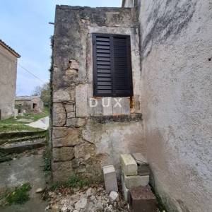 ISTRA, PAZIN - Samostojeća kamena kuća za djelomičnu adaptaciju
