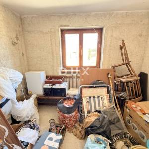 ISTRA, POMER - samostojeća kuća 250m2 s garažom i okućnicom, 150m od mora