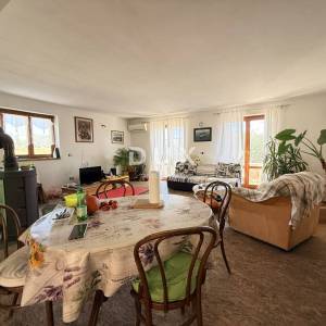 ISTRA, POMER - samostojeća kuća 250m2 s garažom i okućnicom, 150m od mora