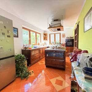 ISTRA, POMER - samostojeća kuća 250m2 s garažom i okućnicom, 150m od mora