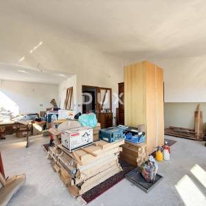 ISTRA, POMER - samostojeća kuća 250m2 s garažom i okućnicom, 150m od mora