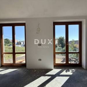ISTRA, POMER - samostojeća kuća 250m2 s garažom i okućnicom, 150m od mora