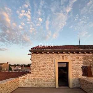ISTRA, POREČ - Kamena kuća s pogledom na more