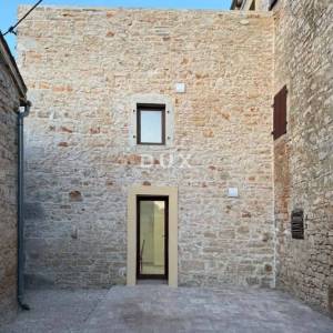 ISTRA, POREČ - Kamena kuća s pogledom na more