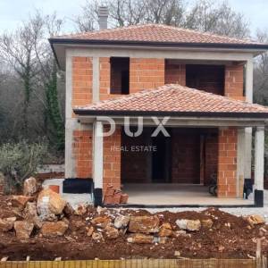ISTRA, POREČ - Kuća s bazenom u izgradnji