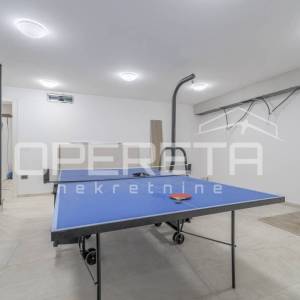 Istra, Poreč okolica – kuća s bazenom i otvorenim pogledom na more