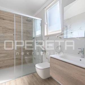 Istra, Poreč okolica – kuća s bazenom i otvorenim pogledom na more