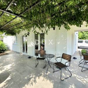 ISTRA, POREČ, OKOLICA - Obiteljska kuća na mirnoj lokaciji, nadomak grada i svog sadržaja
