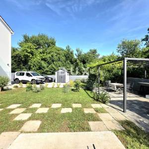 ISTRA, POREČ, OKOLICA - Obiteljska kuća na mirnoj lokaciji, nadomak grada i svog sadržaja