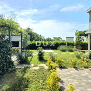 ISTRA, POREČ, OKOLICA - Obiteljska kuća na mirnoj lokaciji, nadomak grada i svog sadržaja