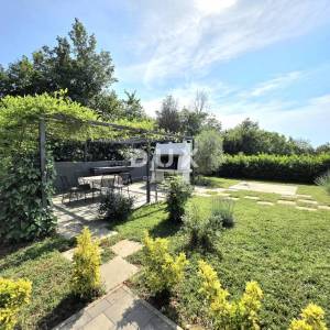 ISTRA, POREČ, OKOLICA - Obiteljska kuća na mirnoj lokaciji, nadomak grada i svog sadržaja