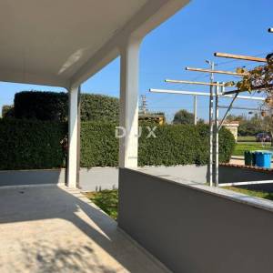  ISTRA, POREČ - Prostrani renovirani stan s vrtom! 