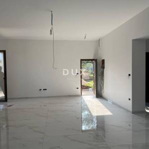  ISTRA, POREČ - Prostrani renovirani stan s vrtom! 