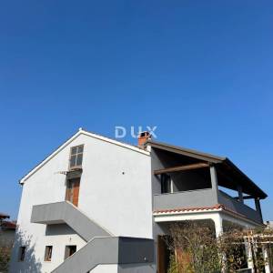  ISTRA, POREČ - Renovirani stan s lijepom okućnicom ,terasom i parkingom! 
