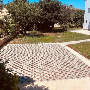  ISTRA, POREČ - Renovirani stan s lijepom okućnicom ,terasom i parkingom! 