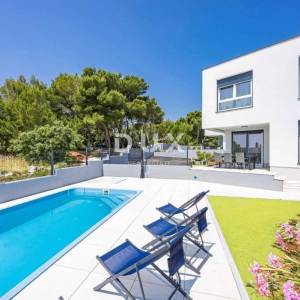 ISTRA, PREMANTURA - Dvojna luksuzna vila, na 400m od prirodnih plaža