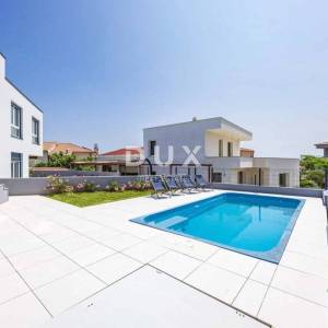 ISTRA, PREMANTURA - Dvojna luksuzna vila, na 400m od prirodnih plaža