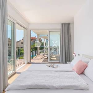 ISTRA, PREMANTURA – Ekskluzivna moderna vila s bazenom i pogledom na more, svega nekoliko koraka od najljepših plaža južne Istr...