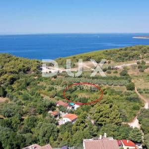 ISTRA, PREMANTURA Građevinsko zemljište 200 metara od mora! PRILIKA ZA INVESTICIJU!