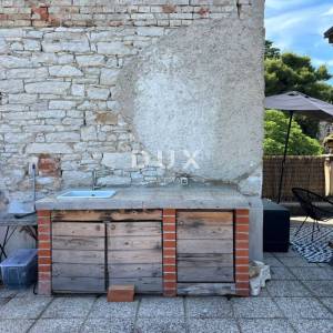 ISTRA, PULA - Čarobna austrougarska priča: 3 stambene jedinice s krovnom terasom i garažom