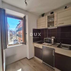 ISTRA, ROVINJ - Kuća s apartmanima prvi red do mora