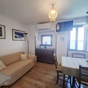 ISTRA, ROVINJ - Kuća s apartmanima prvi red do mora
