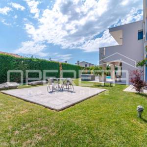 Istra, Sveti Lovreč- Luksuzna kuća s bazenom i prostranom okućnicom