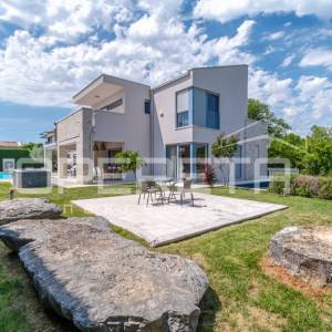 Istra, Sveti Lovreč- Luksuzna kuća s bazenom i prostranom okućnicom