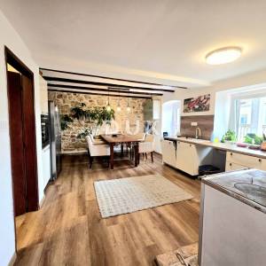 ISTRA, SVETVINČENAT - Renovirana kamena kuća s 300m2 stambene površine