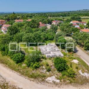 Istra, Tar-Vabriga – građevinsko zemljište s dozvolom i započetom gradnjom