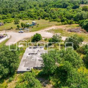 Istra, Tar-Vabriga – građevinsko zemljište s dozvolom i započetom gradnjom