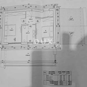 ISTRA, TINJAN - Besprijekorna kuća s bazenom i prostranom okućnicom