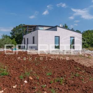 Istra, Tinjan- Kuća s dva stana