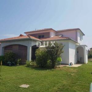 ISTRA, UMAG - Samostojeća kuća s dva odvojena stana, garažom i okućnicom