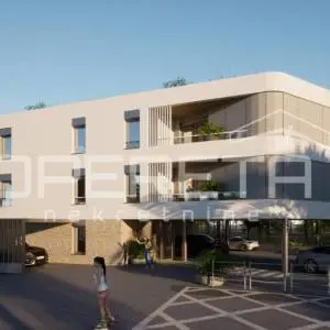 Istra, Umag – stan 120 m², 2 spavaće, terase, bazen, 500 m od mora