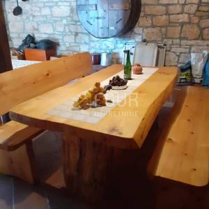 Istra, Višnjan, dvije kuće, vanjski bazen, garaže, okućnica