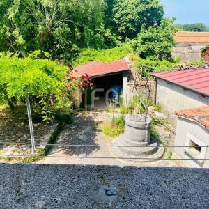 Istra, Višnjan, dvije kuće, vanjski bazen, garaže, okućnica