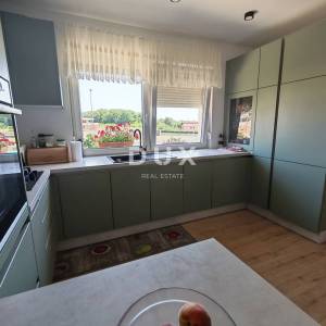 ISTRA, VIŠNJAN - Obiteljska kuća s bazenom