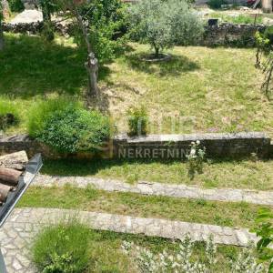 Istra, Višnjan - okolica, adaptirana istarska ruralna kuća s velikom okućnicom
