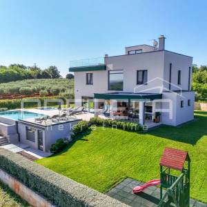 ISTRA, VIŽINADA - Moderna vila s bazenom, panoramskim pogledom i luksuznim inter