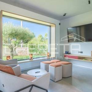 ISTRA, VIŽINADA - Moderna vila s bazenom, panoramskim pogledom i luksuznim inter