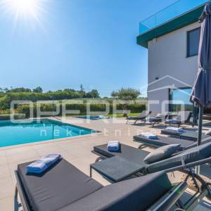 ISTRA, VIŽINADA - Moderna vila s bazenom, panoramskim pogledom i luksuznim inter
